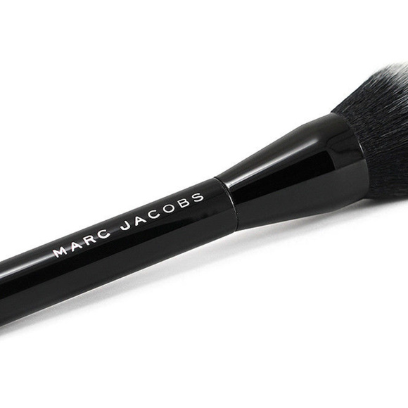 Marc Jacobs Makeup Marc Jacobs The Bronze 2 Bronzer Powder Brush